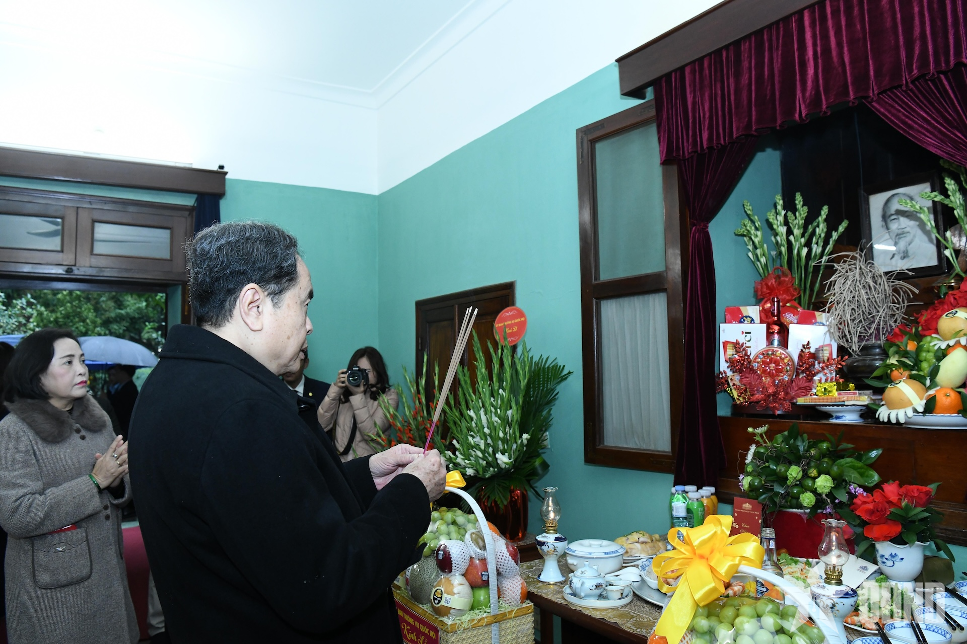 Chủ tịch Quốc hội Trần Thanh Mẫn dâng hương tưởng nhớ Chủ tịch Hồ Chí Minh tại Nhà 67